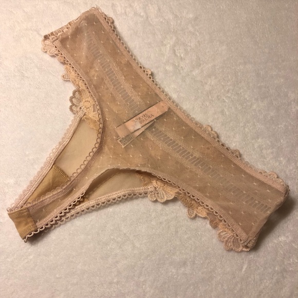 Victoria’s Secret NWT Crocheted Floral Lace Thong - Picture 3 of 4